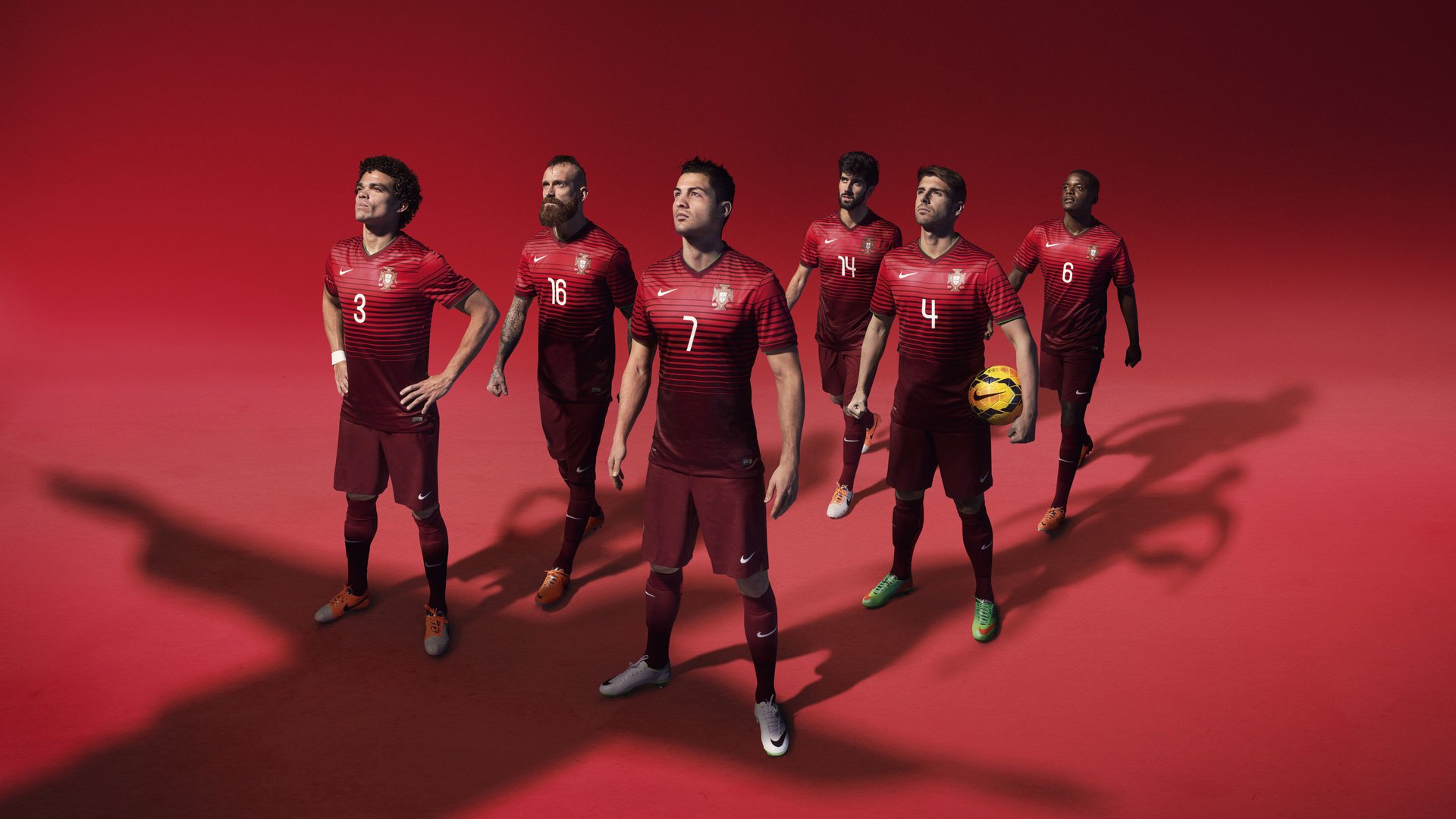 东亚杯中国足球平局 球员需要提升临场应变能力，东亚杯国足成绩