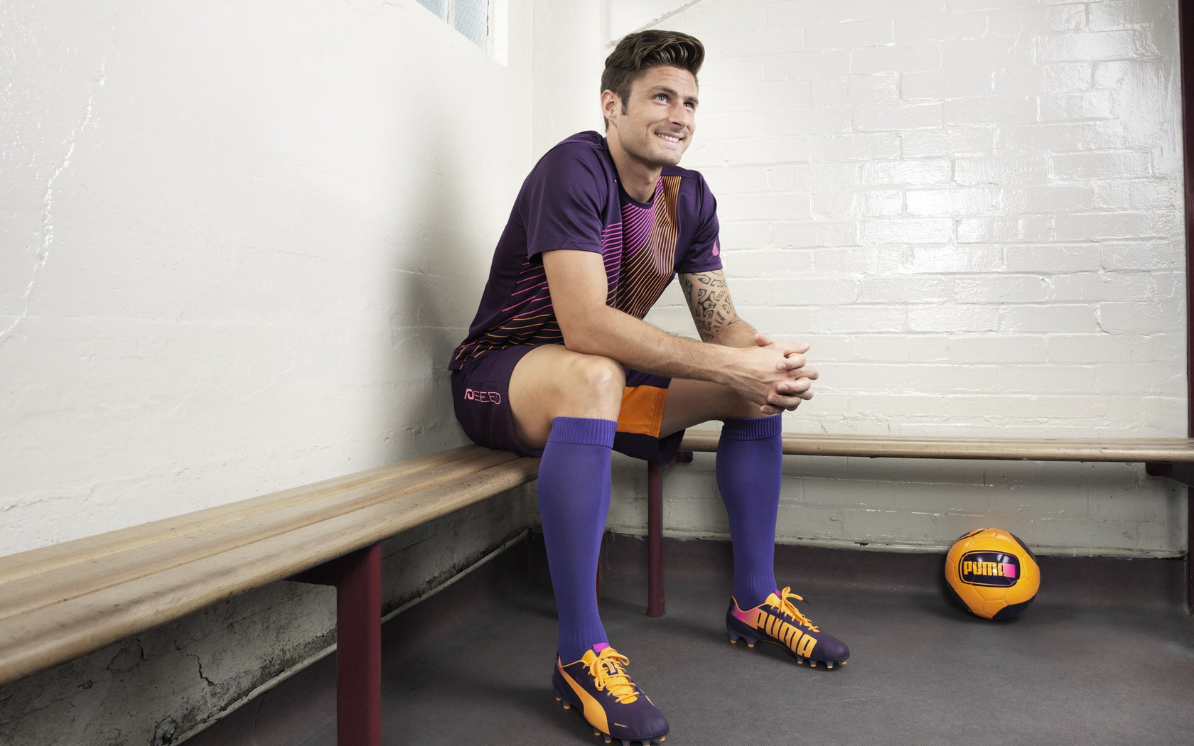 现场火爆：球迷热情支持下的疯狂场面，足球球迷现场